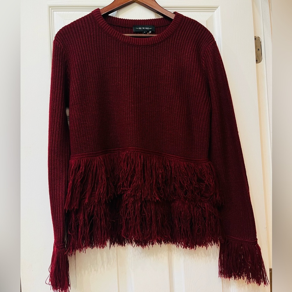 Free the Roses Burgundy Double Fringe Hem Size Small